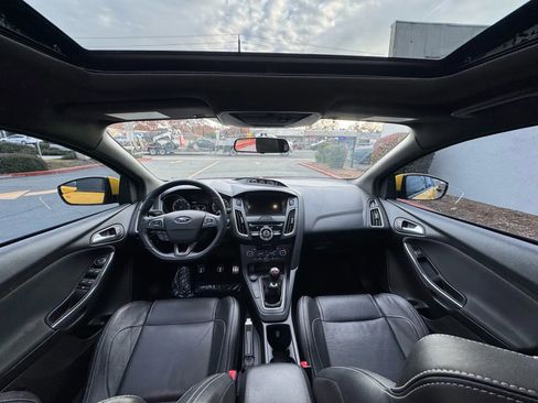 Used 2018 Ford Focus ST w/ Equipment Group 402A image 18