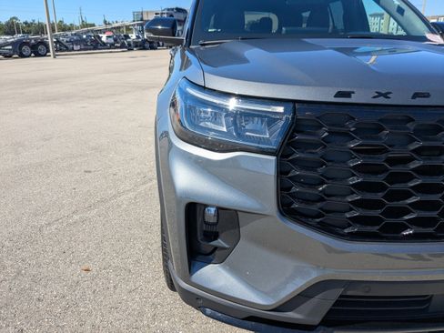 Used 2025 Ford Explorer ST-Line w/ ST-Line Street Pack image 12