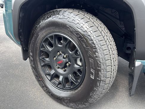 Used 2025 Toyota 4Runner TRD Off-Road Premium AWD/4WD image 5