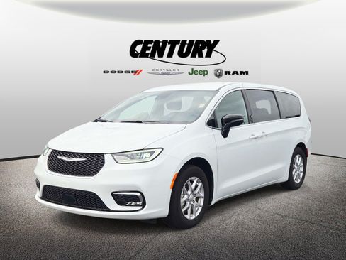Used 2026 Chrysler Pacifica Select FWD image 8