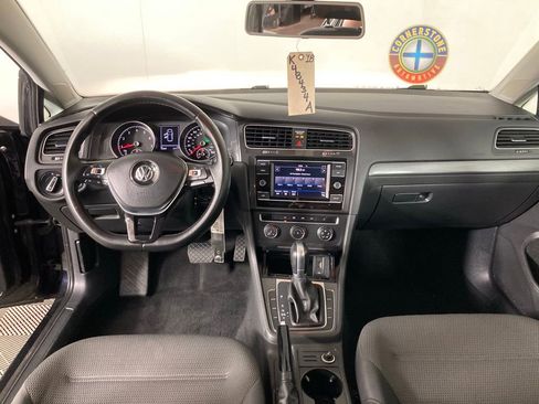 Used 2018 Volkswagen Golf S image 6