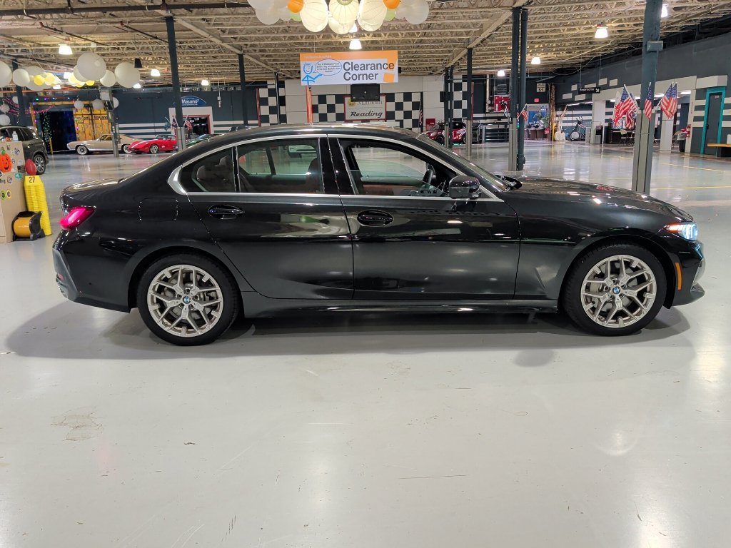 Certified 2025 BMW 330i xDrive Sedan w/ Premium Package AWD/4WD image 9