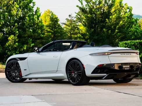 Used 2023 Aston Martin DBS Volante image 3