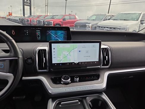 Used 2025 Ford Expedition Platinum w/ Platinum Ultimate Package AWD/4WD image 18