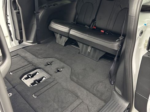 New 2026 Chrysler Pacifica Select image 42