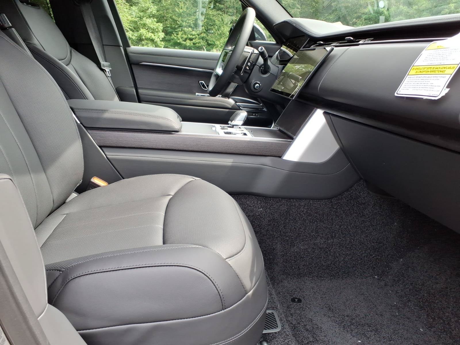 New 2027 Land Rover Range Rover Long Wheelbase SE AWD/4WD image 3