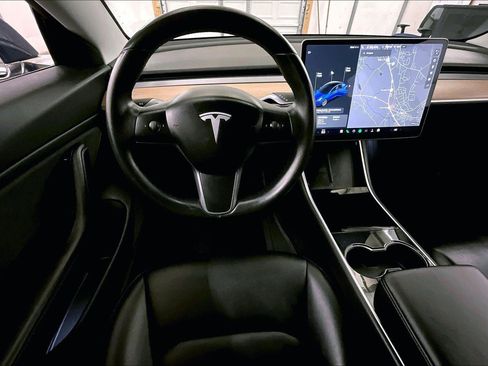 Used 2018 Tesla Model 3 Performance image 5