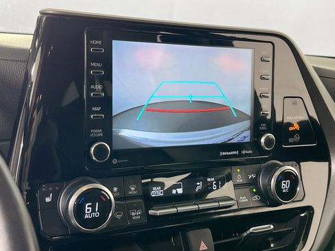 Used 2022 Toyota Highlander XLE image 13