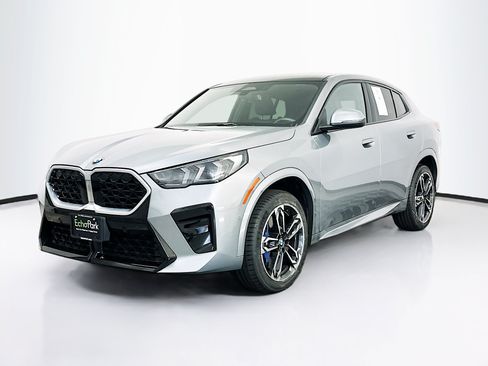 Used 2025 BMW X2 xDrive28i AWD/4WD image 3