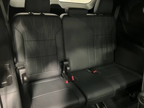 Used 2025 Buick Enclave Avenir AWD/4WD image 25