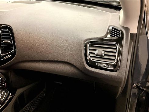 Used 2018 Jeep Compass Limited AWD/4WD image 26