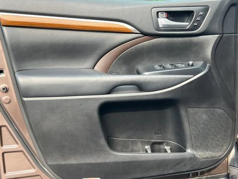 Used 2018 Toyota Highlander Limited AWD/4WD image 17