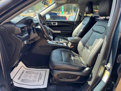 Used 2022 Ford Explorer XLT RWD image 11