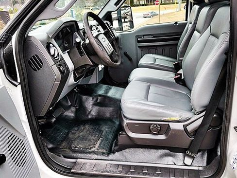 Used 2016 Ford F550 2WD Regular Cab Super Duty image 13