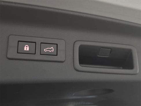 Used 2025 Subaru Forester Premium image 29