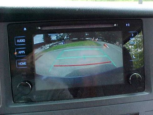 Used 2015 Toyota Sienna LE FWD image 22