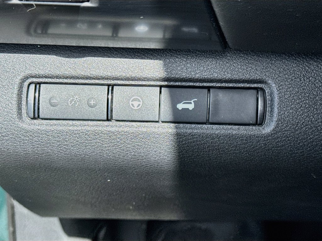 Used 2024 Nissan Pathfinder SL w/ Black Appearance Package AWD/4WD image 11