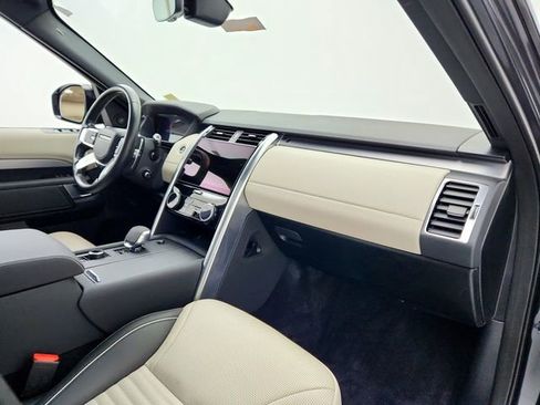 Certified 2022 Land Rover Discovery HSE R-Dynamic image 17