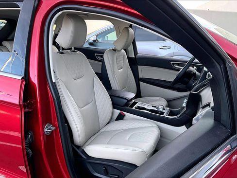 Used 2024 Ford Edge Titanium image 9
