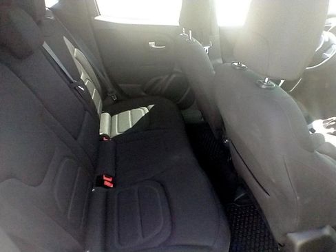 Used 2020 Jeep Renegade Latitude w/ Cold Weather Group image 12