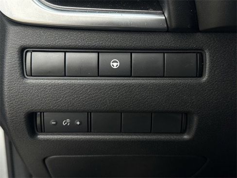 Used 2022 Nissan Rogue SV image 23