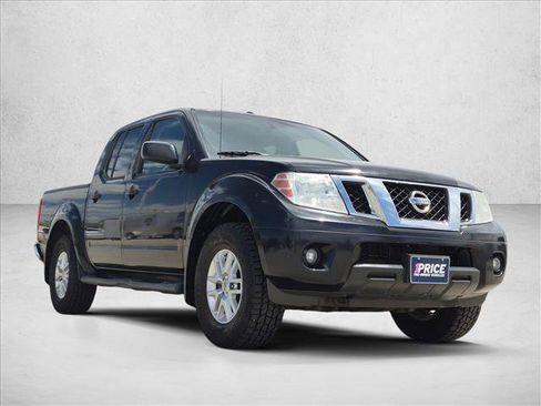 Used 2015 Nissan Frontier SV w/ SV Value Truck Package AWD/4WD image 3