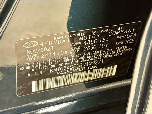 Used 2024 Genesis G70 3.3T Advanced w/ Sport Prestige Package image 33