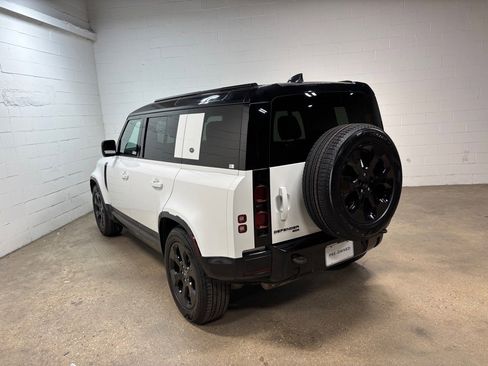 Used 2023 Land Rover Defender 110 X-Dynamic SE image 9