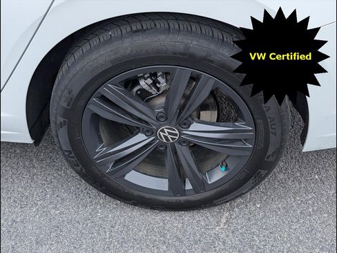 Certified 2024 Volkswagen Jetta SE w/ Black Wheel Package image 21
