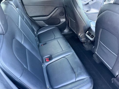 Used 2022 Tesla Model Y Long Range image 11