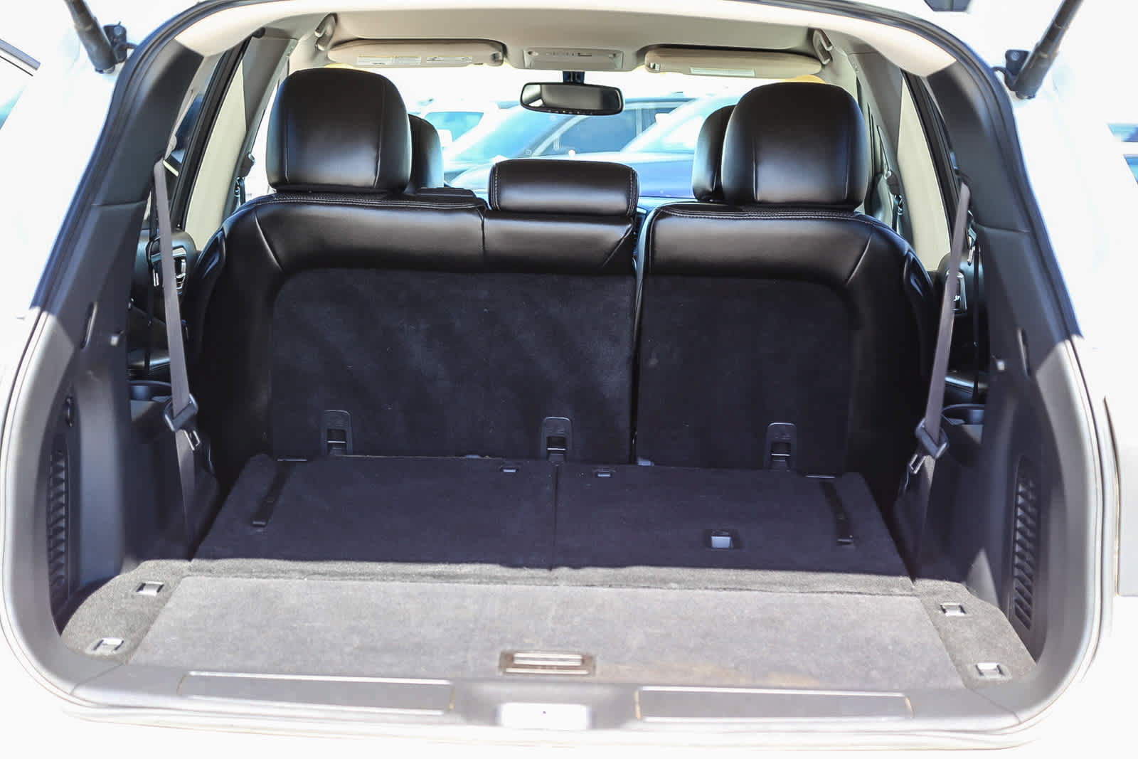 Used 2013 Nissan Pathfinder Platinum FWD image 24