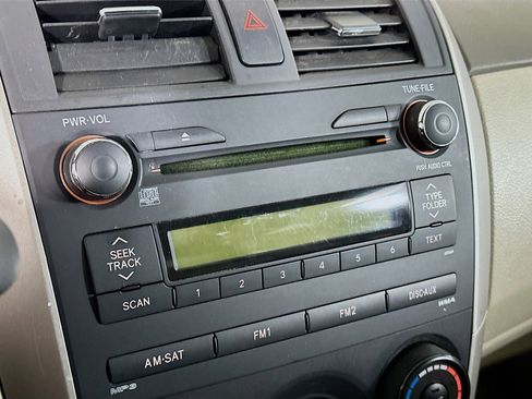 Used 2010 Toyota Corolla LE image 19