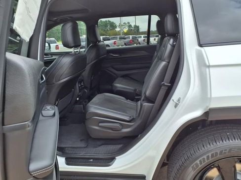 New 2025 Jeep Grand Cherokee L Altitude image 16