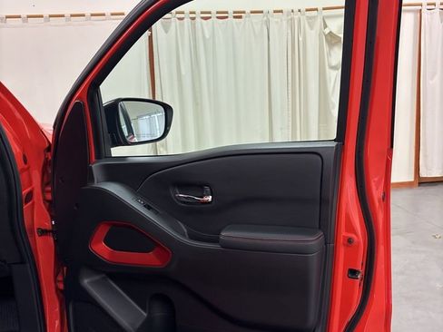 Used 2025 Nissan Frontier PRO-4X w/ Tow Package AWD/4WD image 28