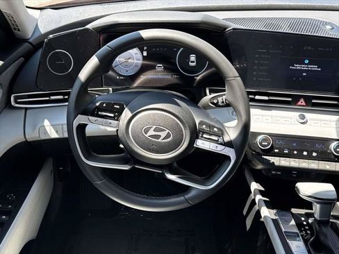 Certified 2025 Hyundai Elantra Limited FWD image 13