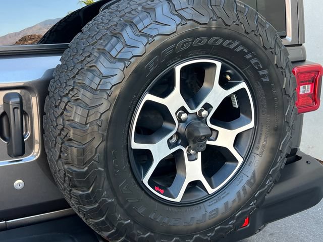 Used 2018 Jeep Wrangler Unlimited Sahara AWD/4WD image 16