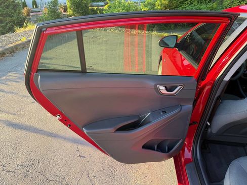Used 2020 Hyundai Ioniq Blue FWD image 16