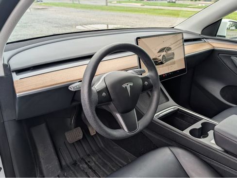 Used 2023 Tesla Model Y Long Range AWD/4WD image 19