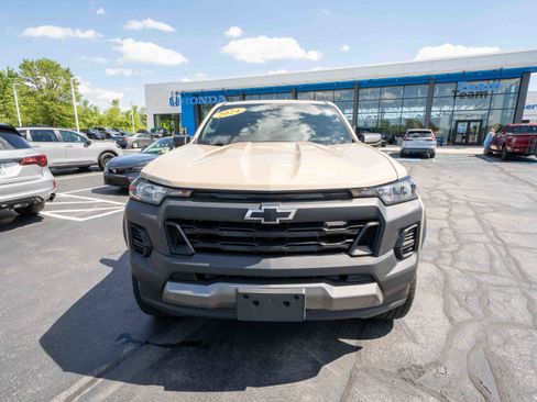 Used 2024 Chevrolet Colorado Trail Boss w/ Advanced Trailering Package AWD/4WD image 2