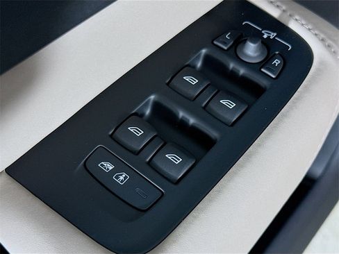 New 2026 Volvo XC60 B5 Plus w/ Protection Package Premier image 18