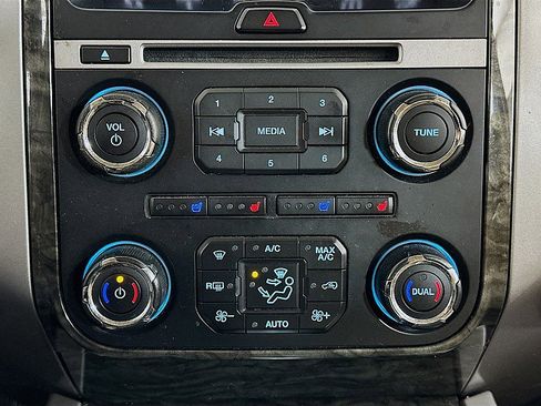 Used 2017 Ford Expedition Limited w/ Equipment Group 301A AWD/4WD image 18