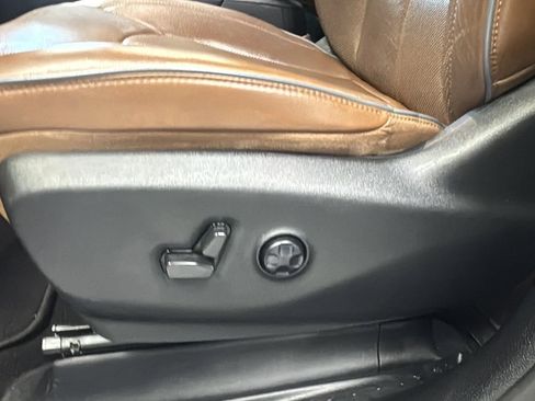 Used 2021 Chrysler Pacifica Limited w/ Uconnect Theater Family Group AWD/4WD image 25