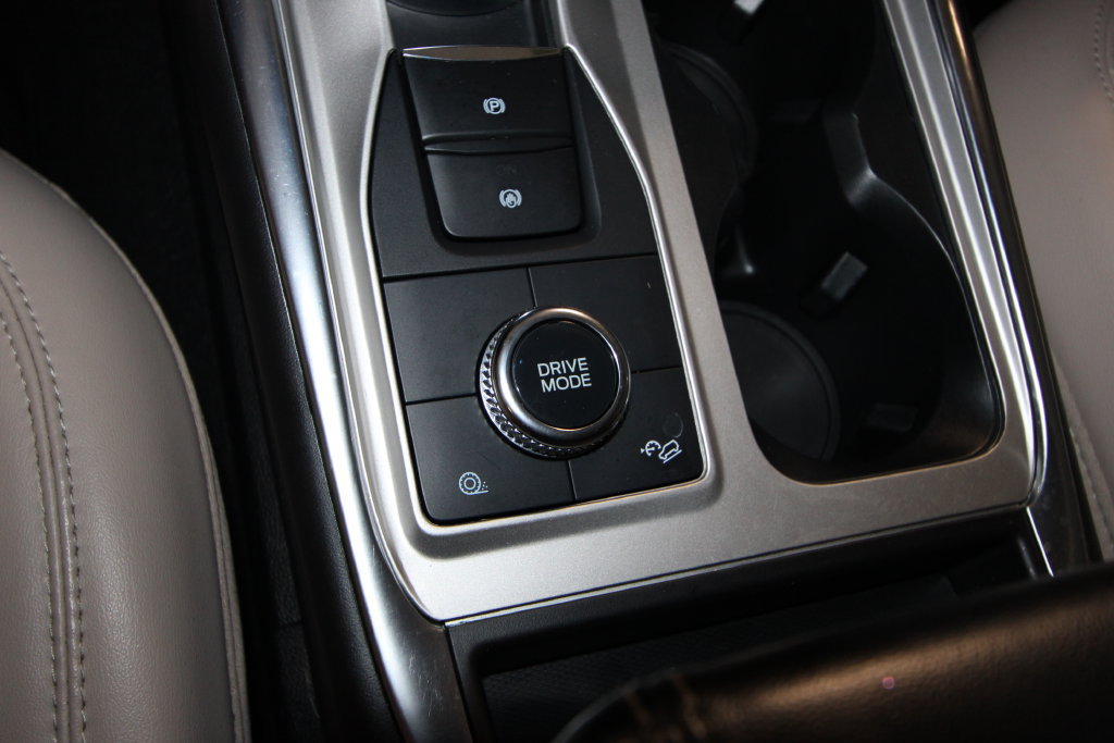 Used 2023 Ford Explorer XLT w/ Equipment Group 202A AWD/4WD image 17