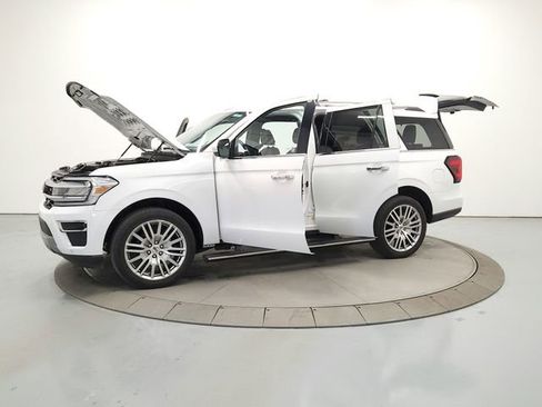 Used 2024 Ford Expedition Limited image 11