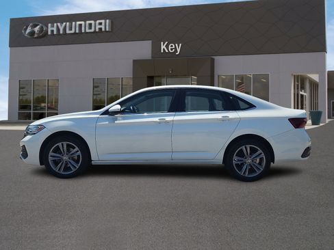 Used 2023 Volkswagen Jetta SE FWD image 6