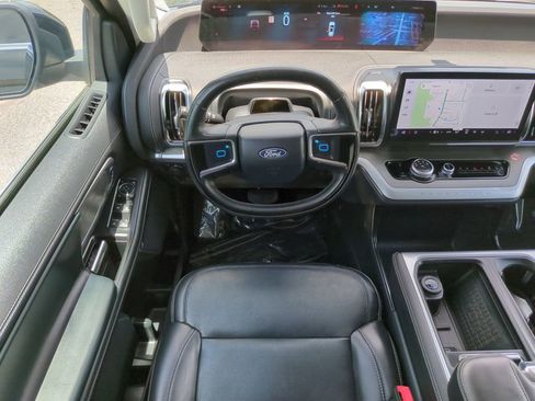 Used 2025 Ford Expedition Platinum AWD/4WD image 18