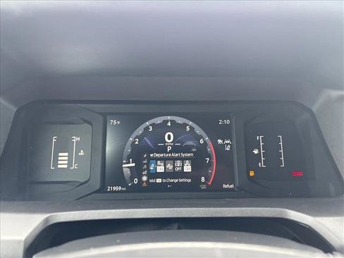 Certified 2025 Toyota Tacoma SR5 AWD/4WD image 15