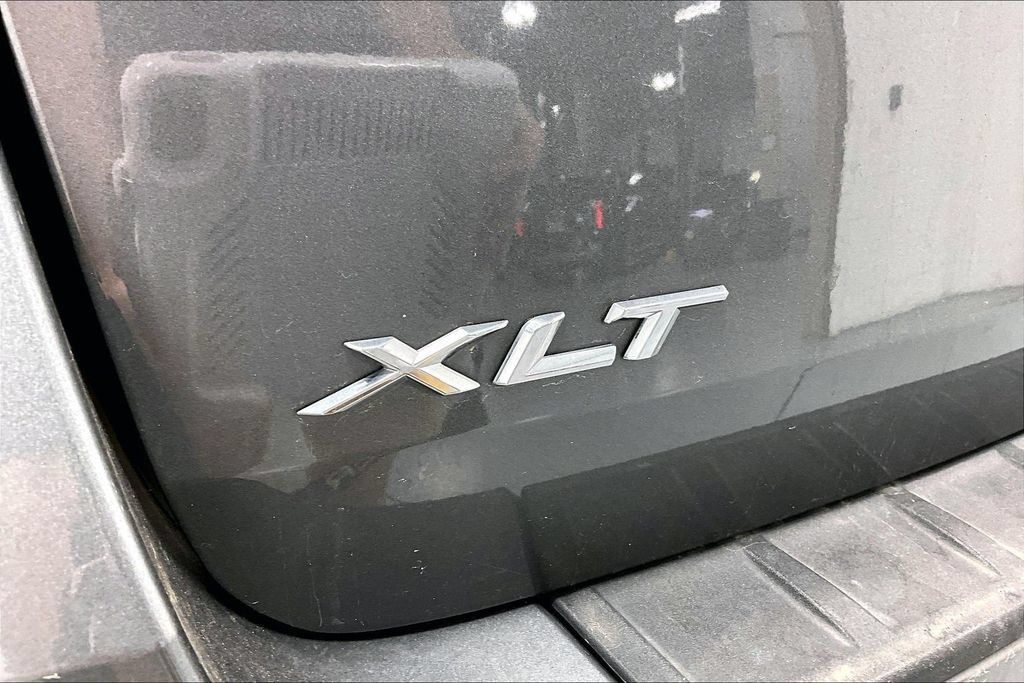 Used 2024 Ford Explorer XLT RWD image 38