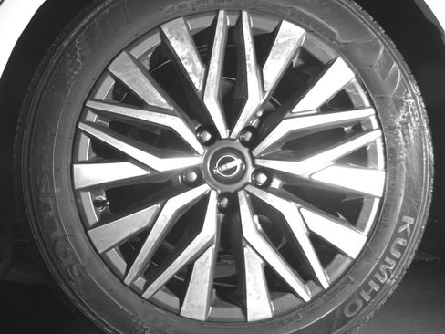 Used 2025 Nissan Altima 2.5 SV FWD image 14