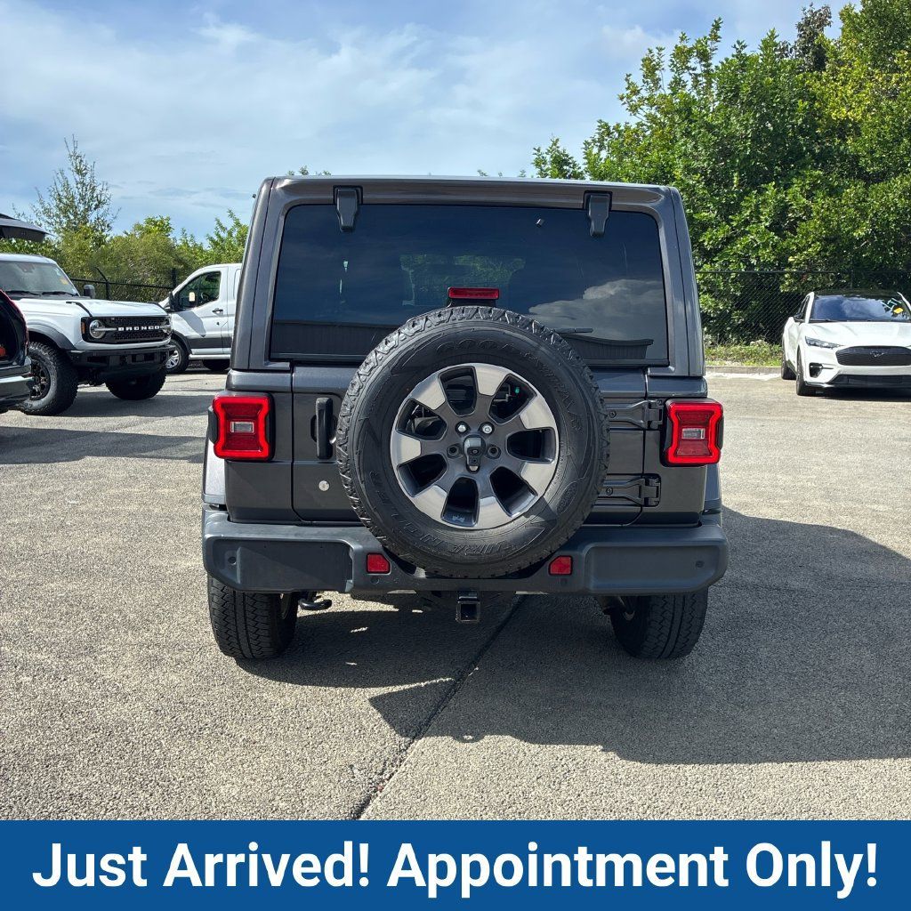 Used 2018 Jeep Wrangler Unlimited Sahara AWD/4WD image 6